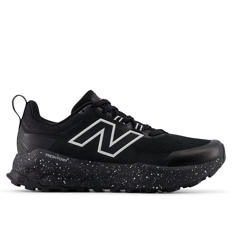 New Balance frsh form X black & white